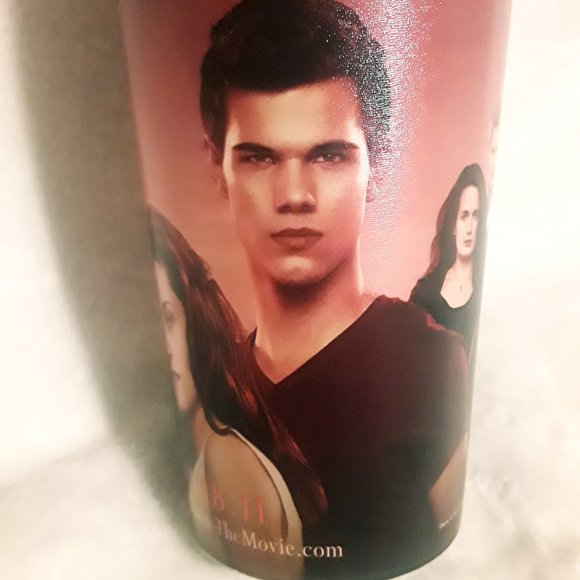 The Twilight Saga Breaking Dawn Pt 1 Collector's Cup 2011 - Picture 3 of 7
